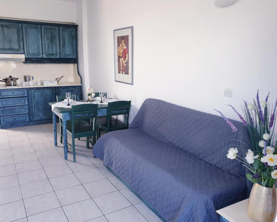St. George Gardens & Suites Klorakas Buitenkant foto