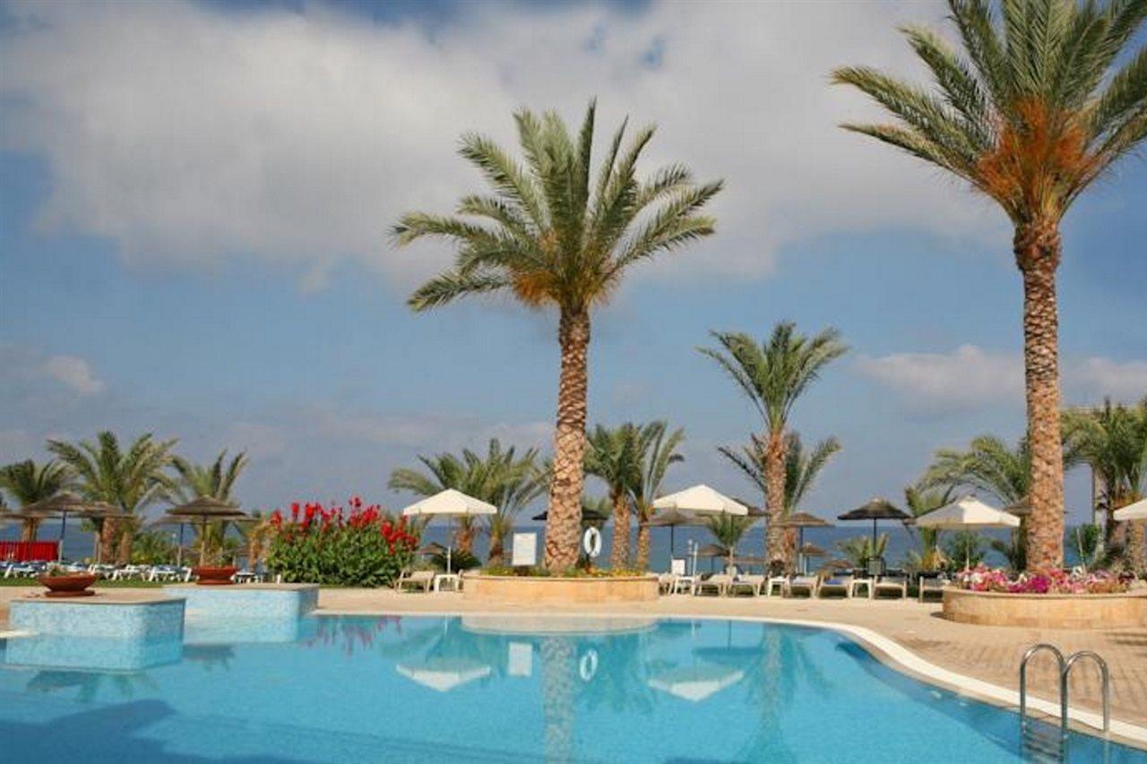 St. George Gardens & Suites Klorakas Buitenkant foto