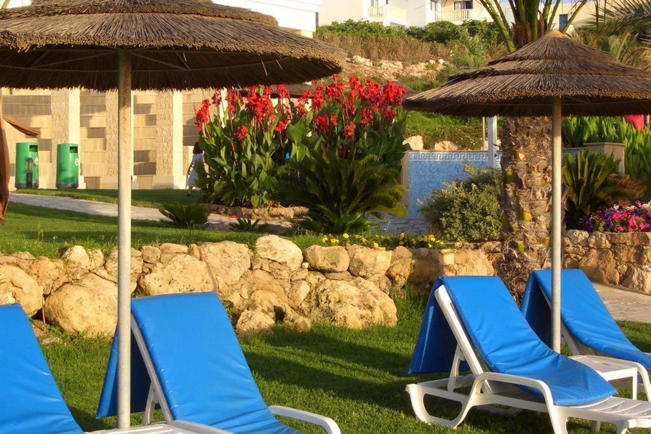 St. George Gardens & Suites Klorakas Buitenkant foto