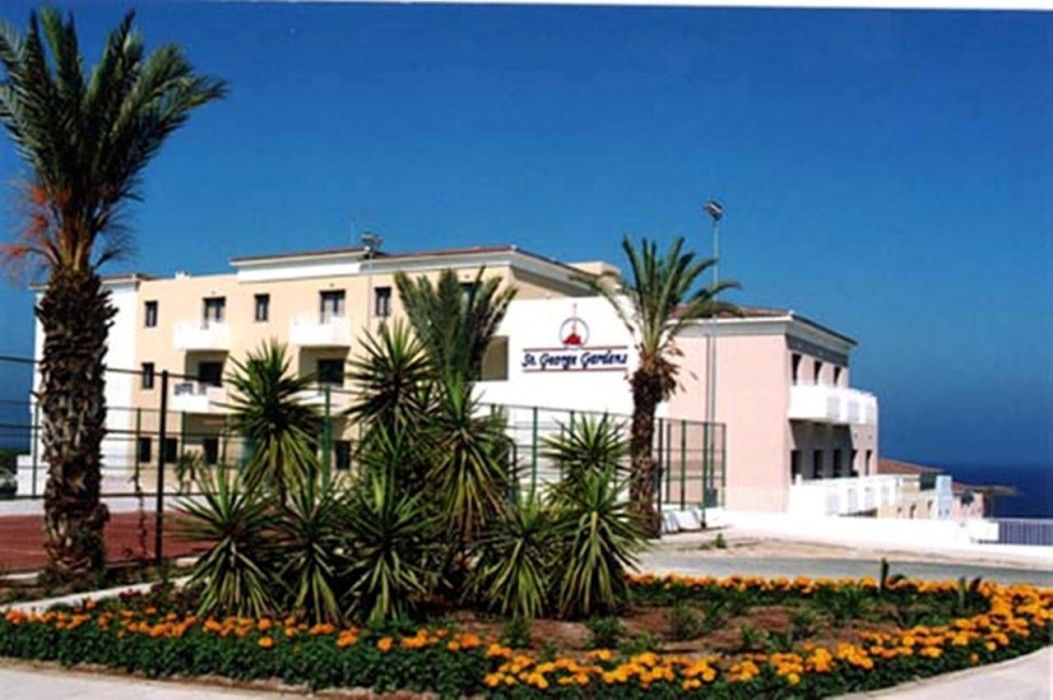 St. George Gardens & Suites Klorakas Buitenkant foto